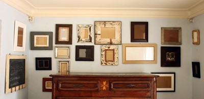 Lot 102 - An assortment of nineteen hanging frames