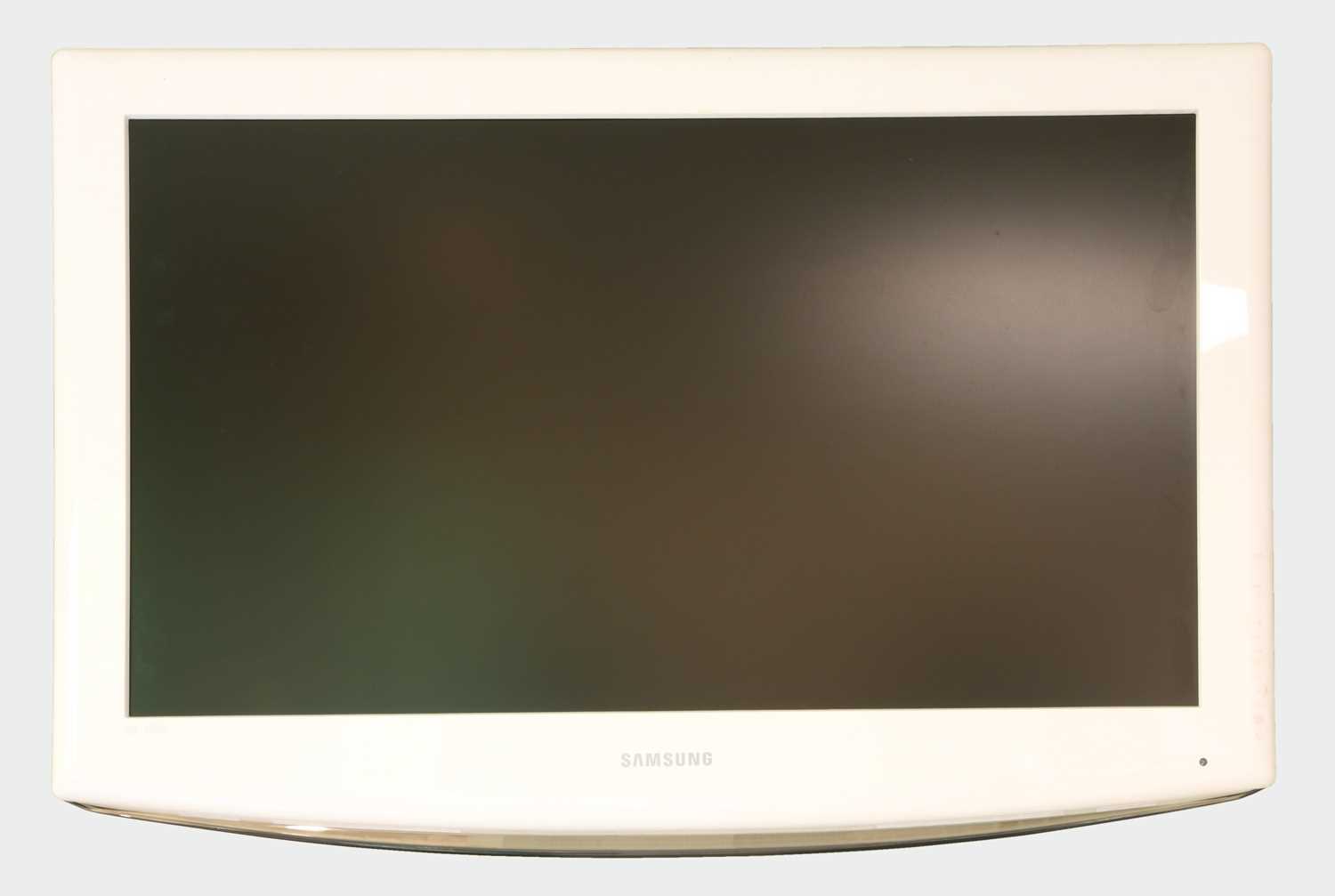 Lot 168 - 32" Samsung LCD TV