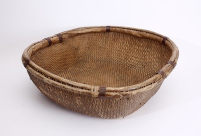 Lot 51 - A circular wicker basket and towels