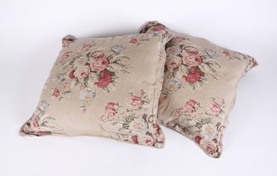 Lot 67 - A pair of Ralph Lauren Flange accent pillow cases with inserts